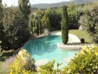 <br>Infinity pool with sloping sand coloured sides